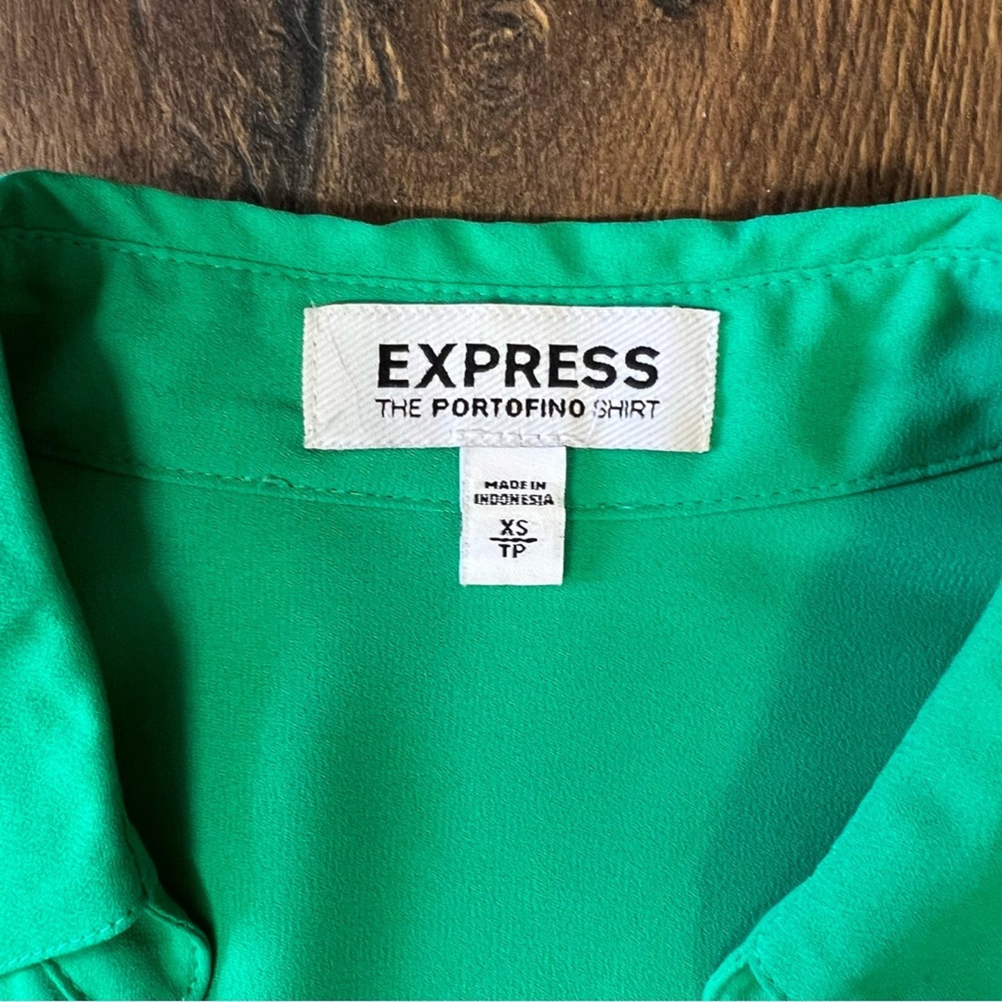 Express “the portfolio shirt” in green SZ XS