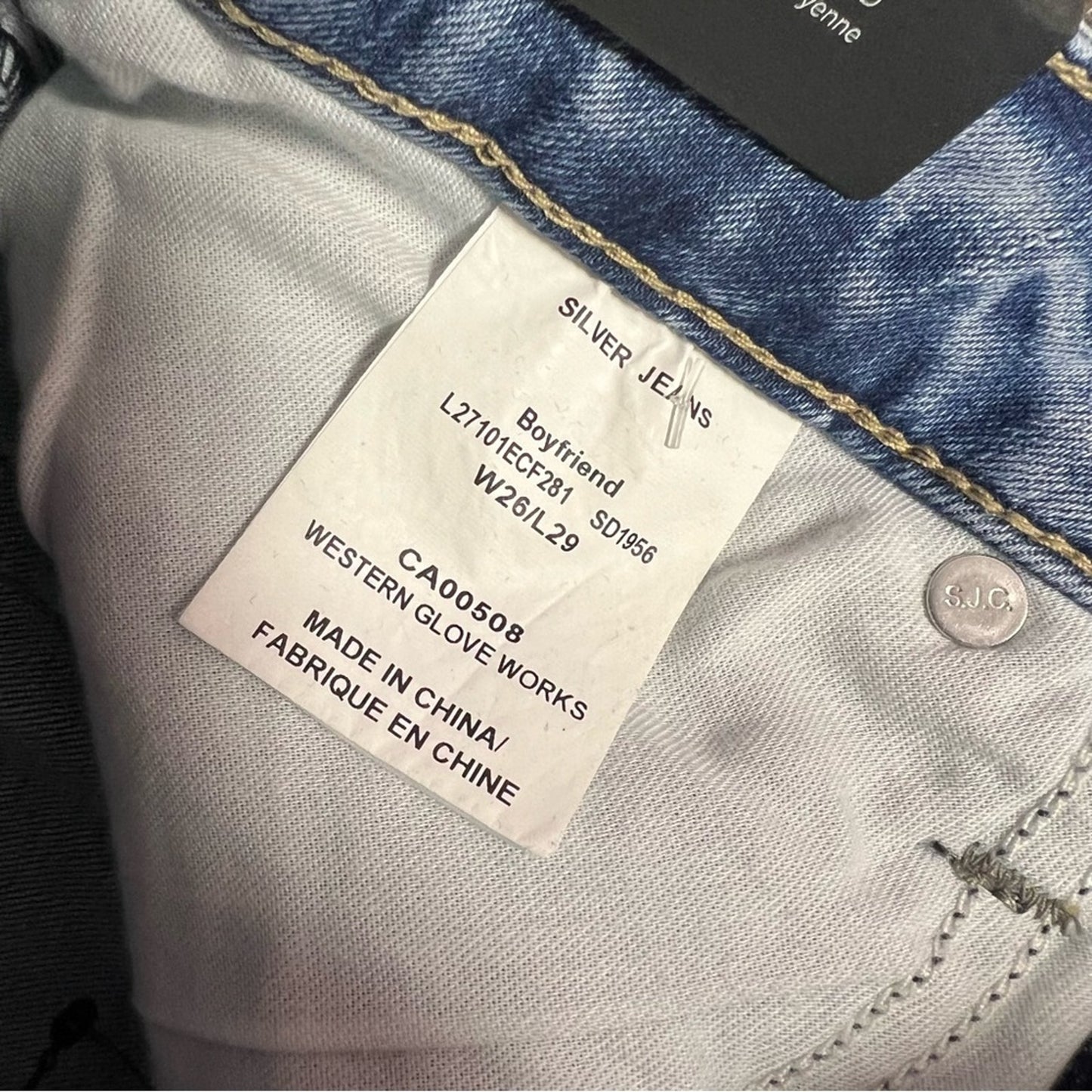🆕 Silver Jean Boyfriend Mid Rise Slim Leg Jeans SZ 26/2