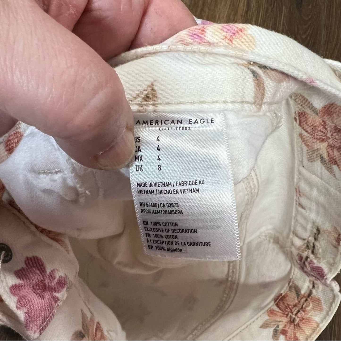 American Eagle white floral mom shorts SZ 4