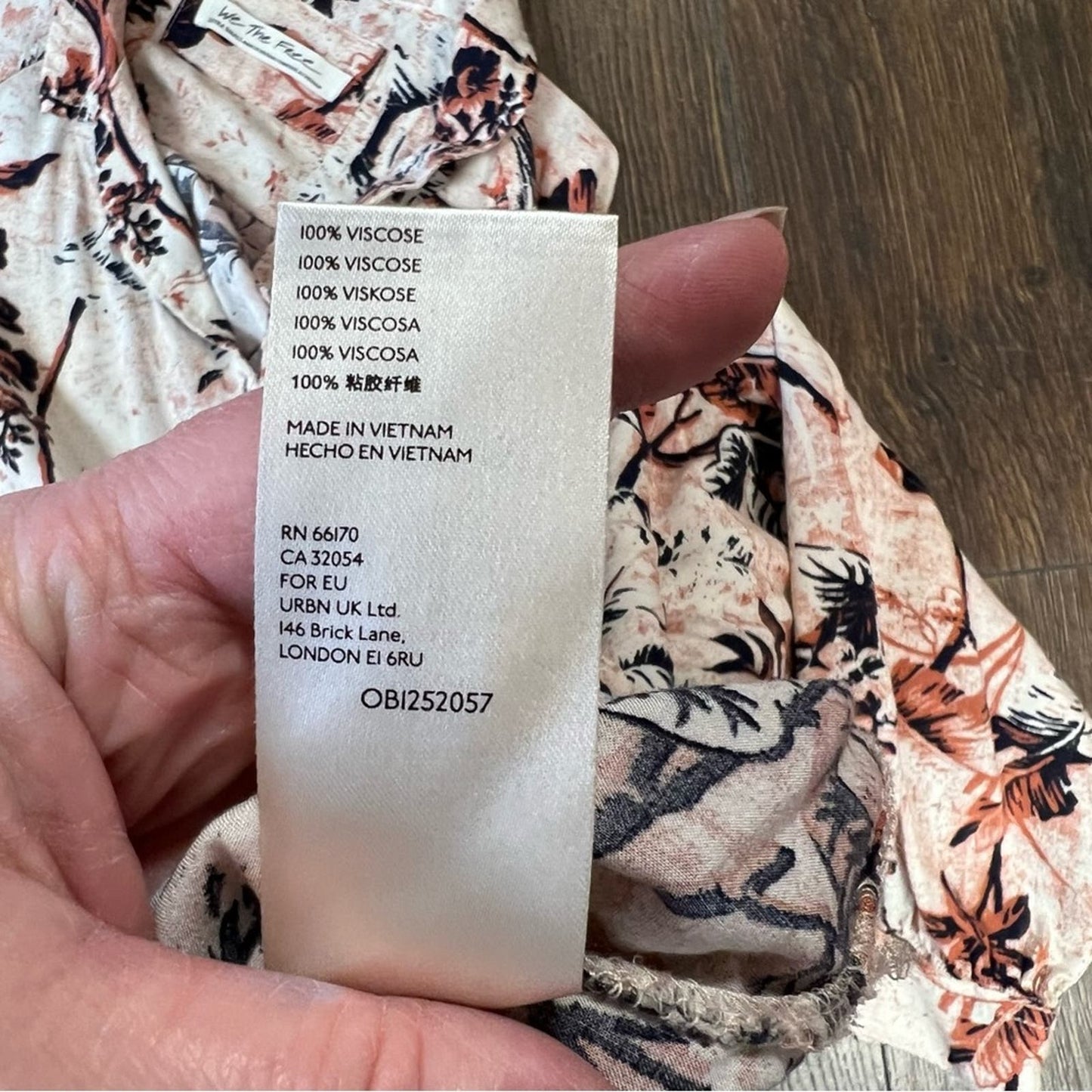 We the Free It's a Vibe Buttondown SZ XS