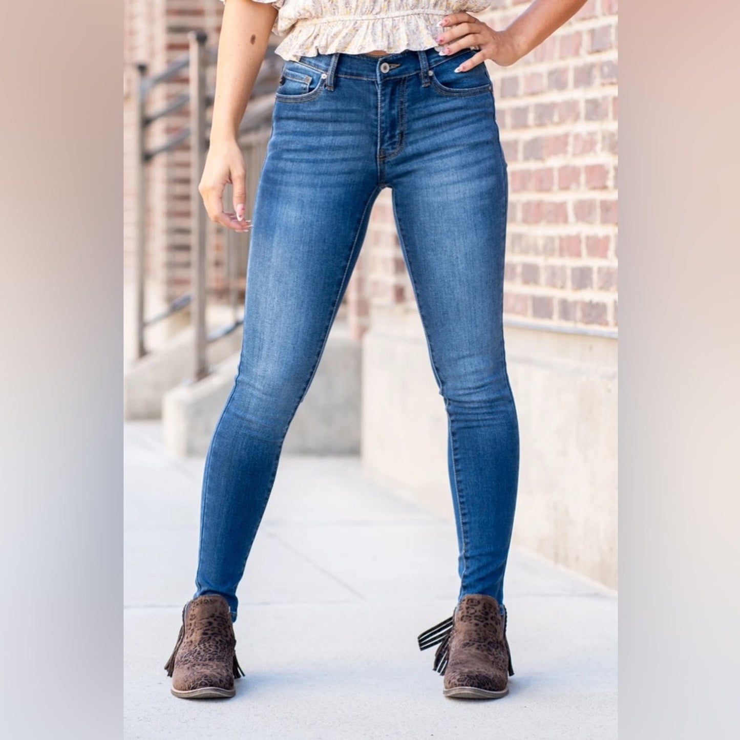 KanCan Madison mid rise super skinny Jean SZ 5/26