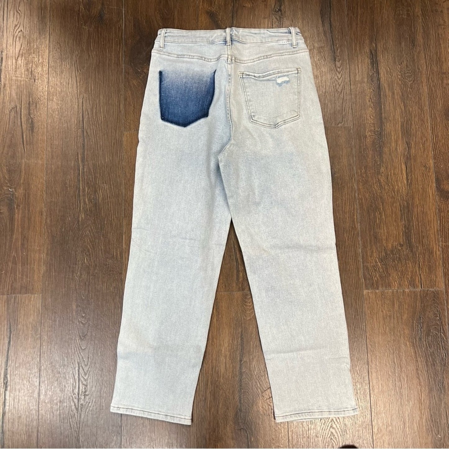 Risen Jean light wash distressed straight leg Jean SZ 13/31