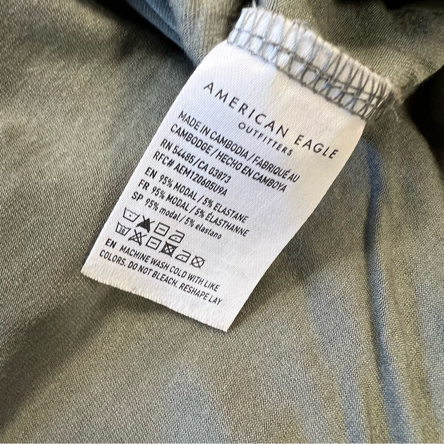 American Eagle, soft and sexy camo V-neck tee SZ SM
