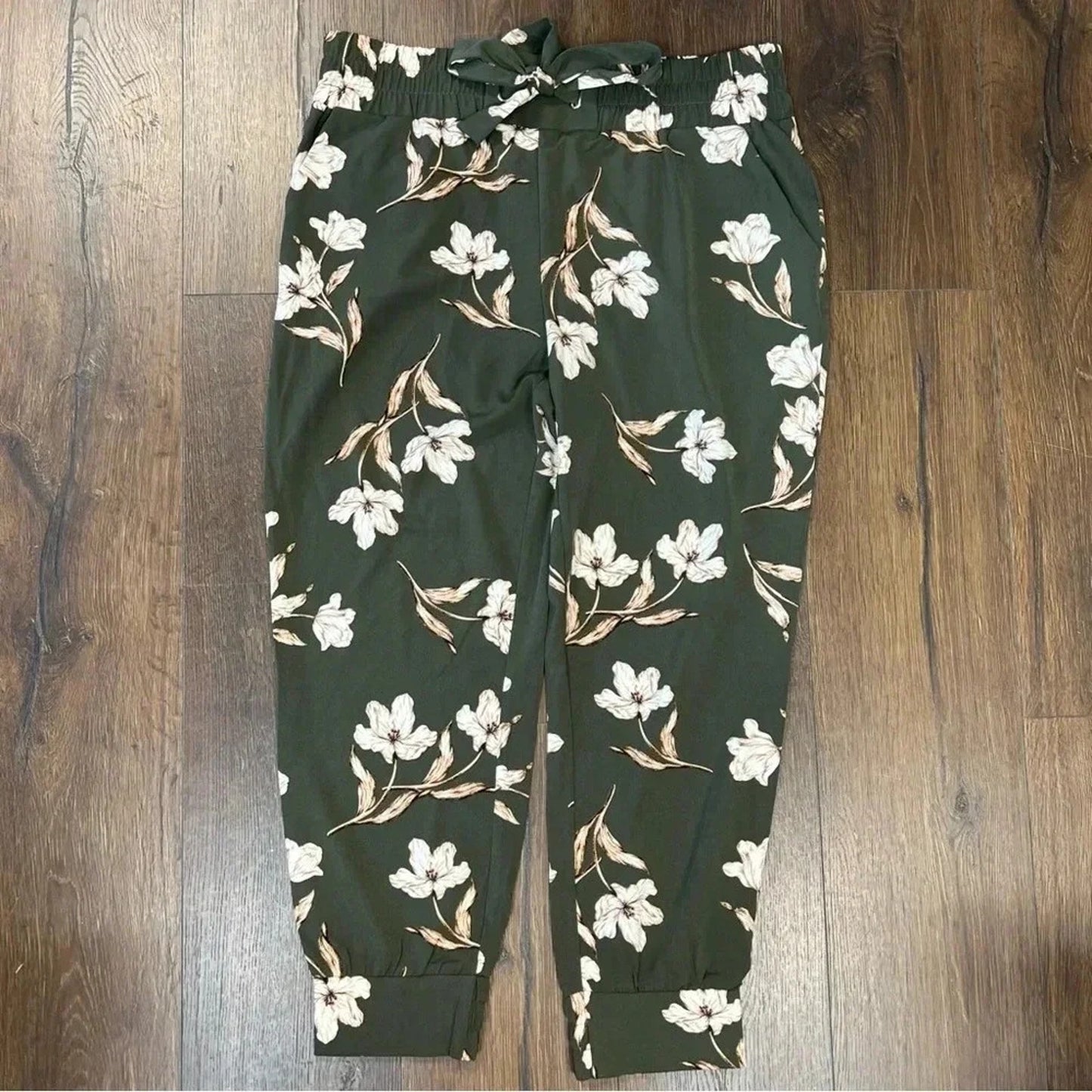 One by Chapter One floral pants SZ LG