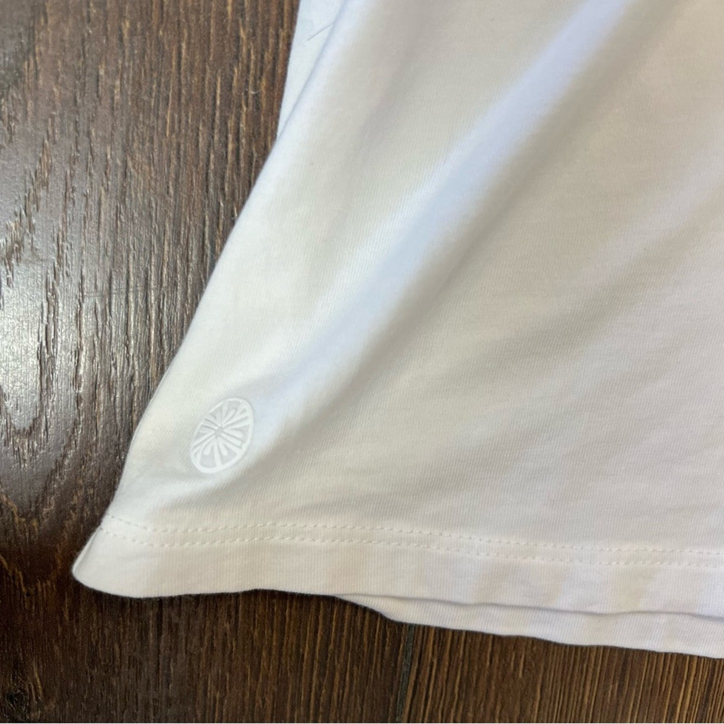 Lilly Pulitzer white v neck tee SZ LG