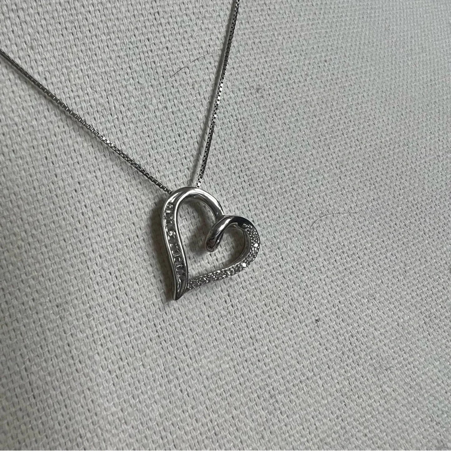 Sterling heart necklace
Stamped 925