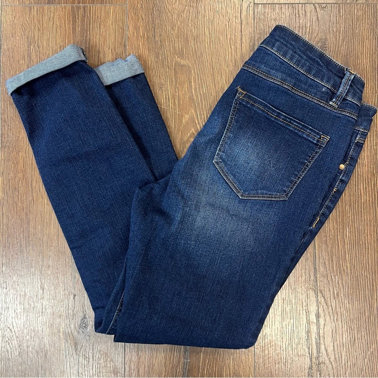 D. Jeans dark wash jeans SZ 6