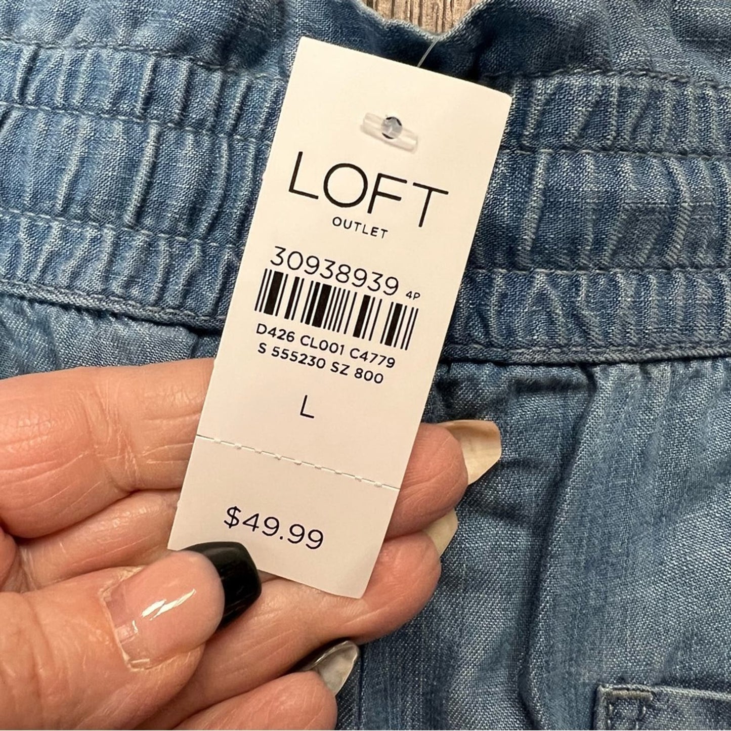 LOFT Chambray Drawstring Shorts
SZ LG