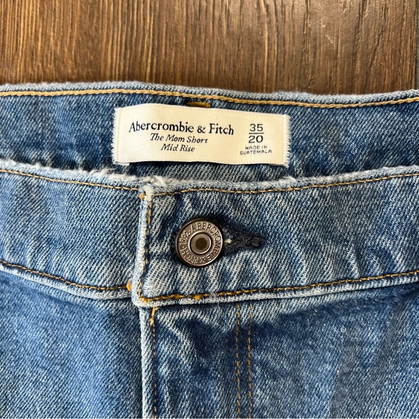 🆕 Abercrombie and Fitch Mid Rise Mom Short SZ 35/20