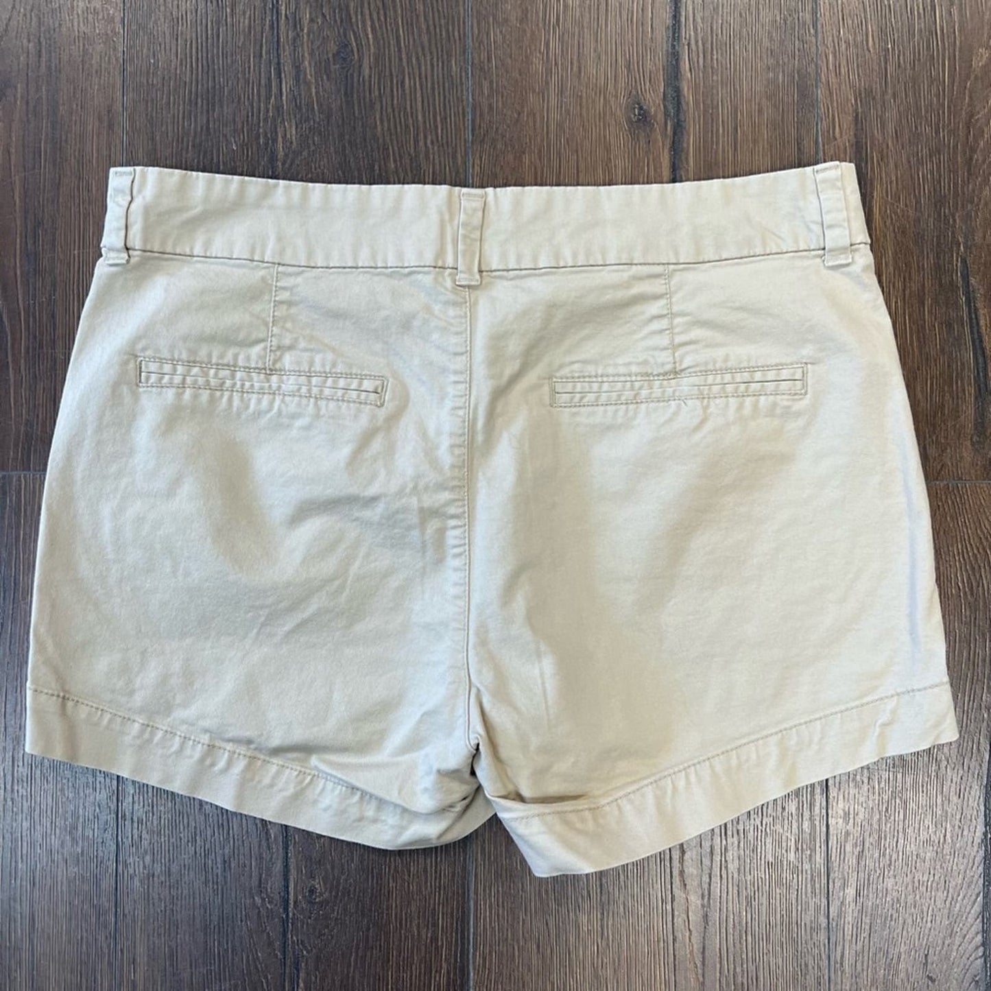 Old Navy everyday kahki shorts SZ 8