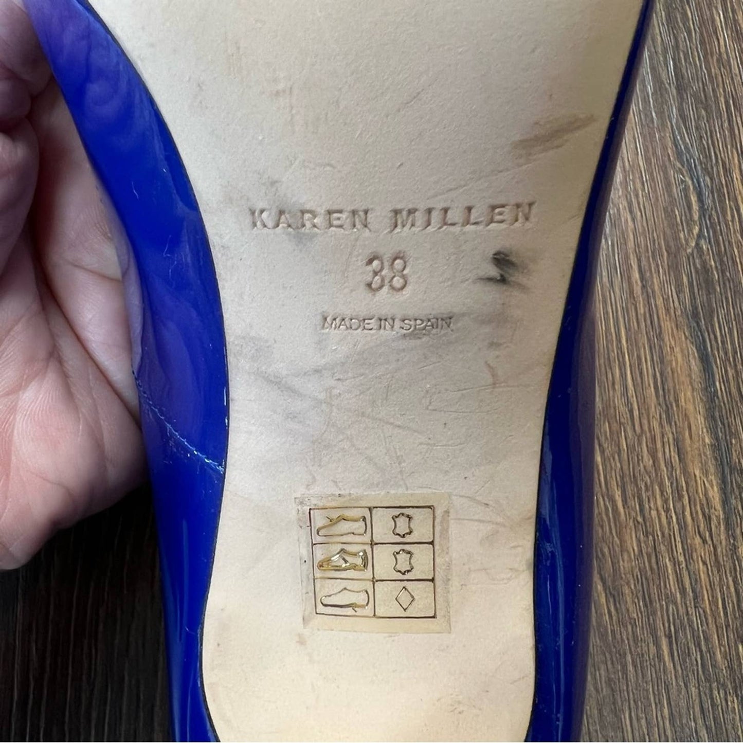 Karen Mullen Blue patent pointed toe pump SZ 38