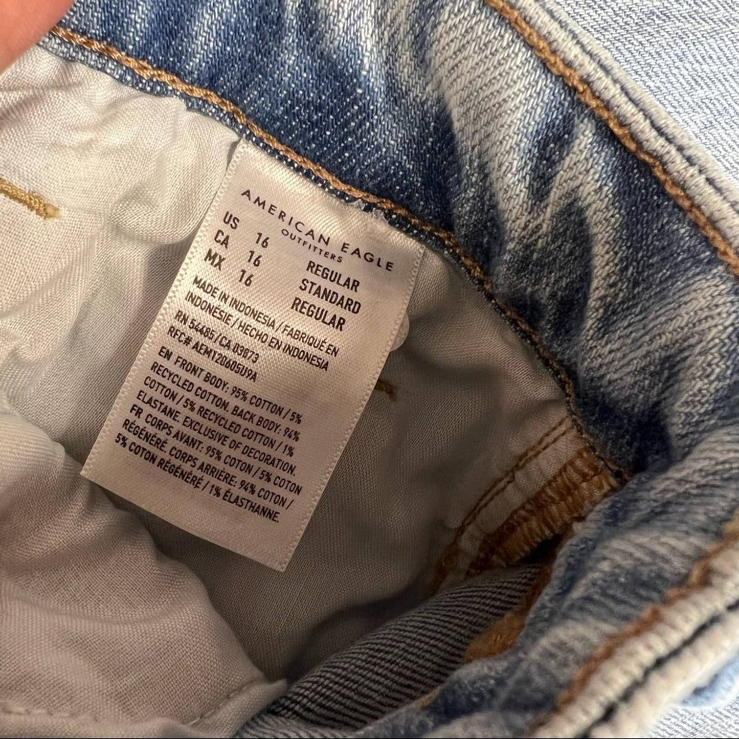 🆕 American Eagle mom jeans SZ 16