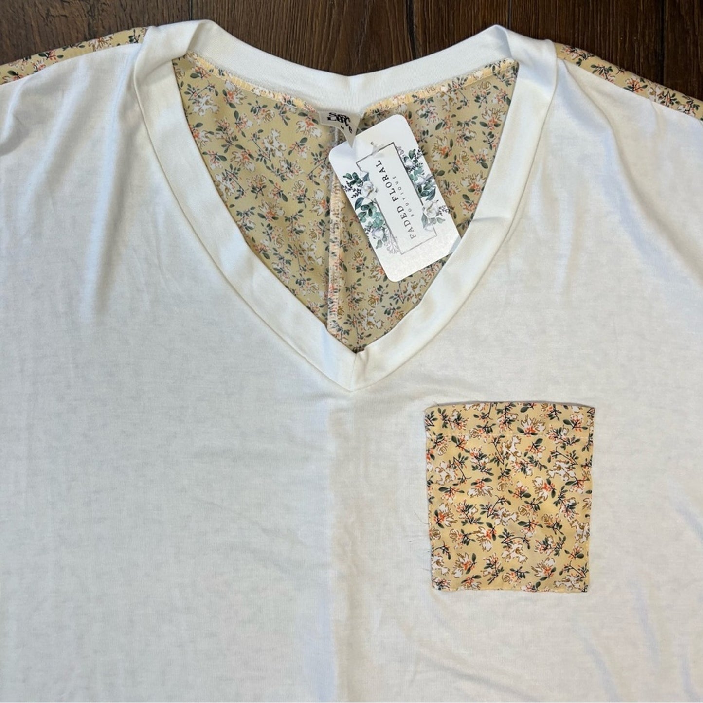 🆕 faded Floral sew in love front patchwork pocket blouse SZ MED