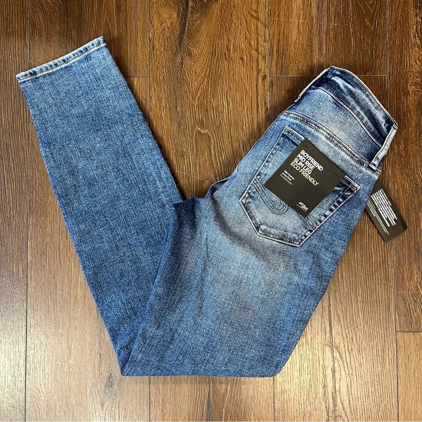 🆕 Silver Jean midrise slim leg boyfriend Jean
SZ 26/2