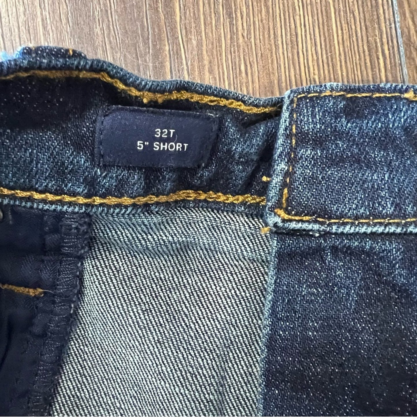 Gap dark wash 5 inch denim short SZ 32/12tall