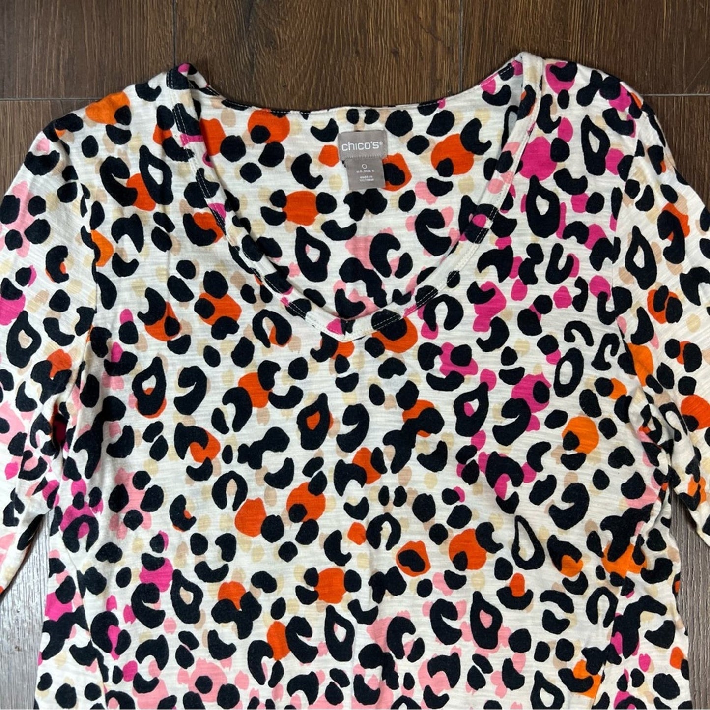 Chicos Cheetah-Print V-Neck Tee SZ 0/SM