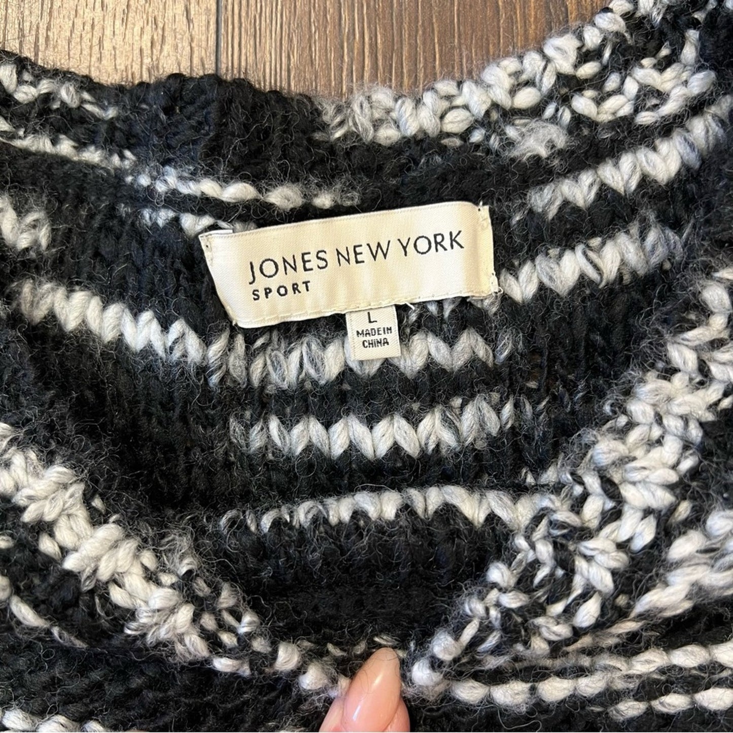 Jones, New York black & white sweater SZ LG