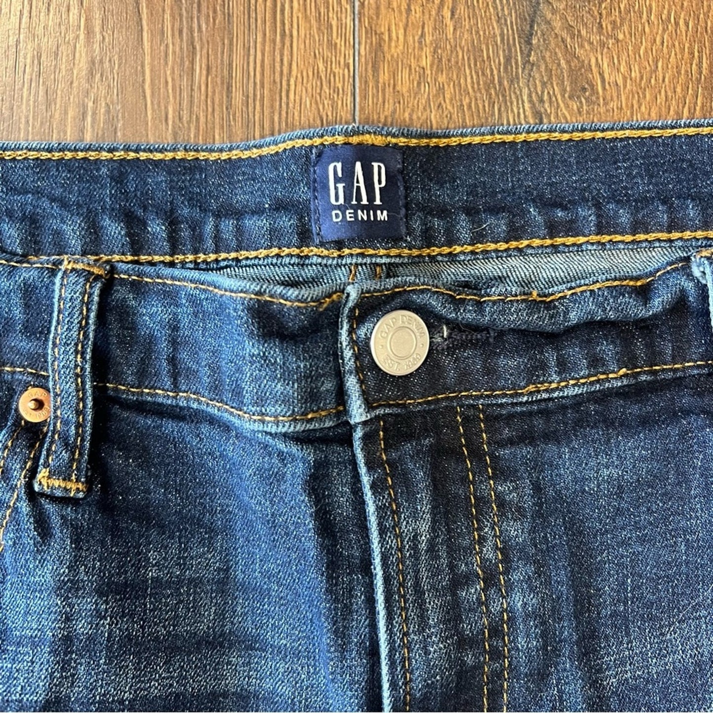 Gap dark wash 5 inch denim short SZ 32/12tall