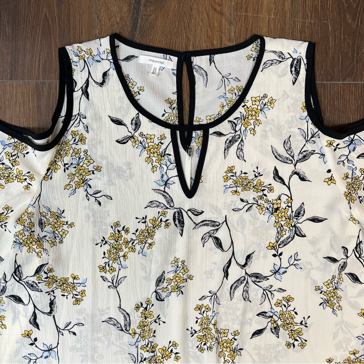 Maurice’s floral cold shoulder blouse SZ XXL
