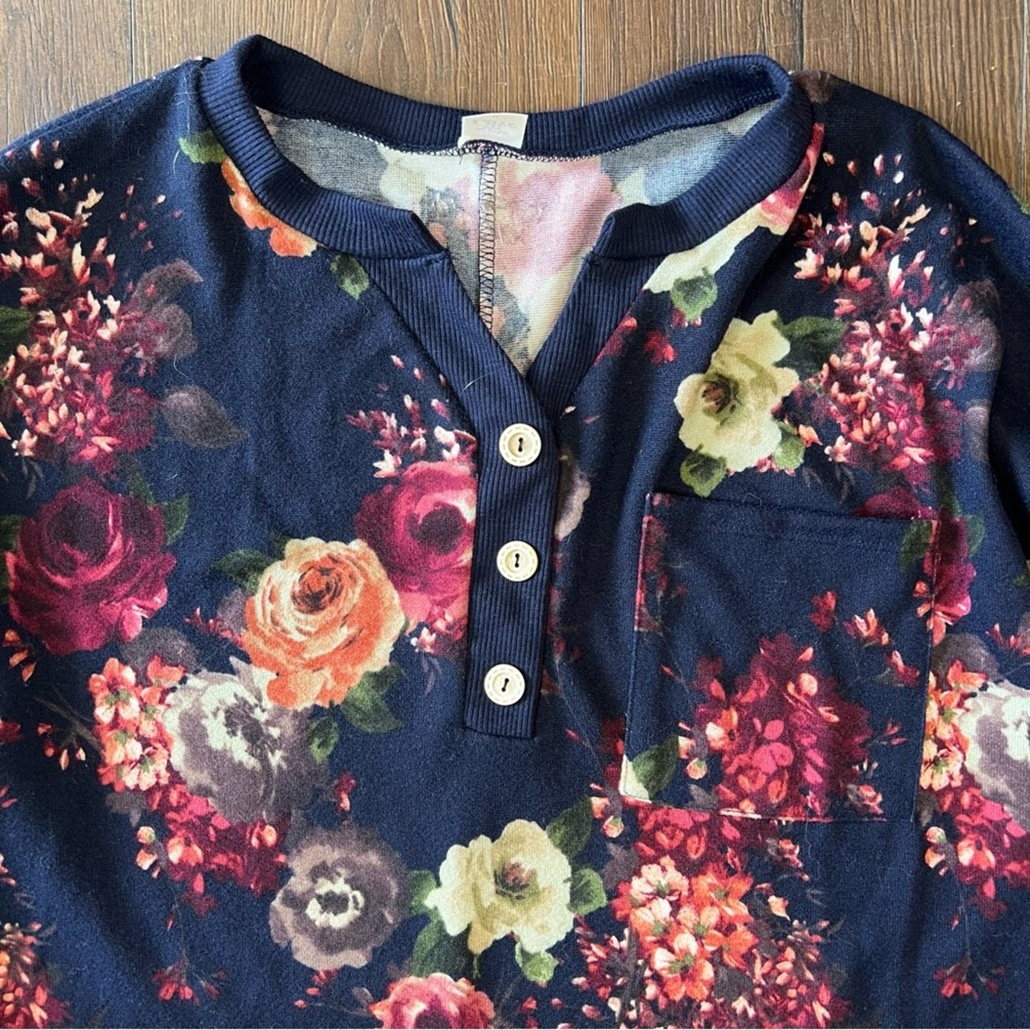 Sew in love, navy floral long sleeve top SZ MED