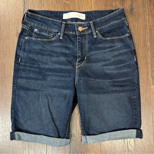 Levis mid rise Bermuda shorts SZ 28/6