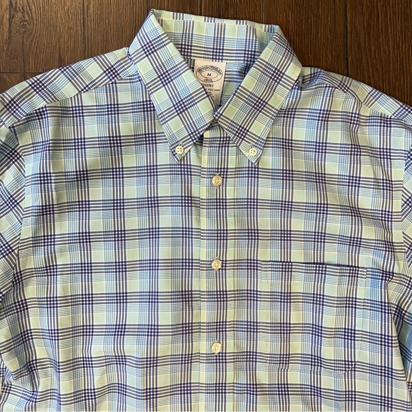 Brooks brothers plaid button-down SZ MED