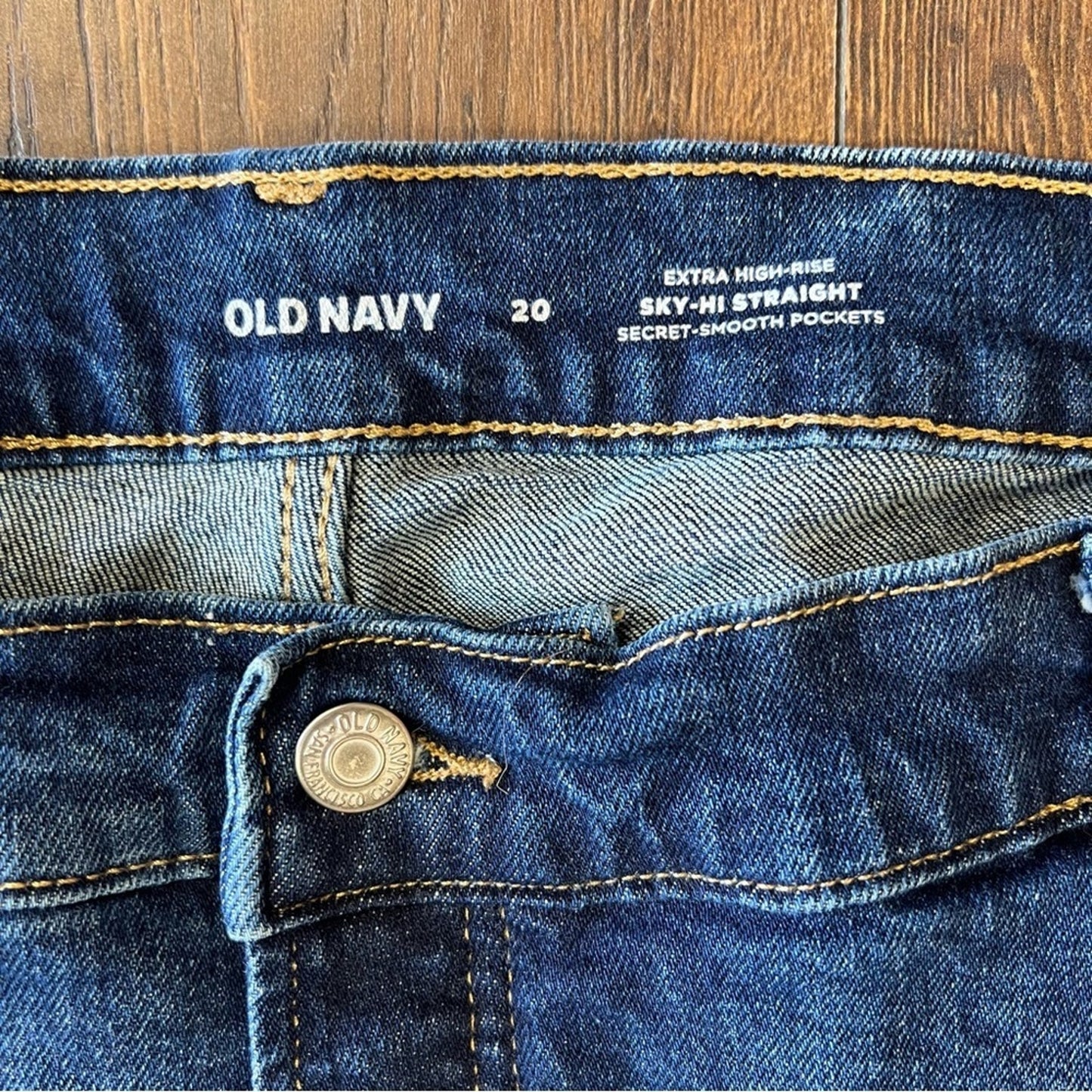 Old Navy extra high-rise sky high straight jeans SZ 20