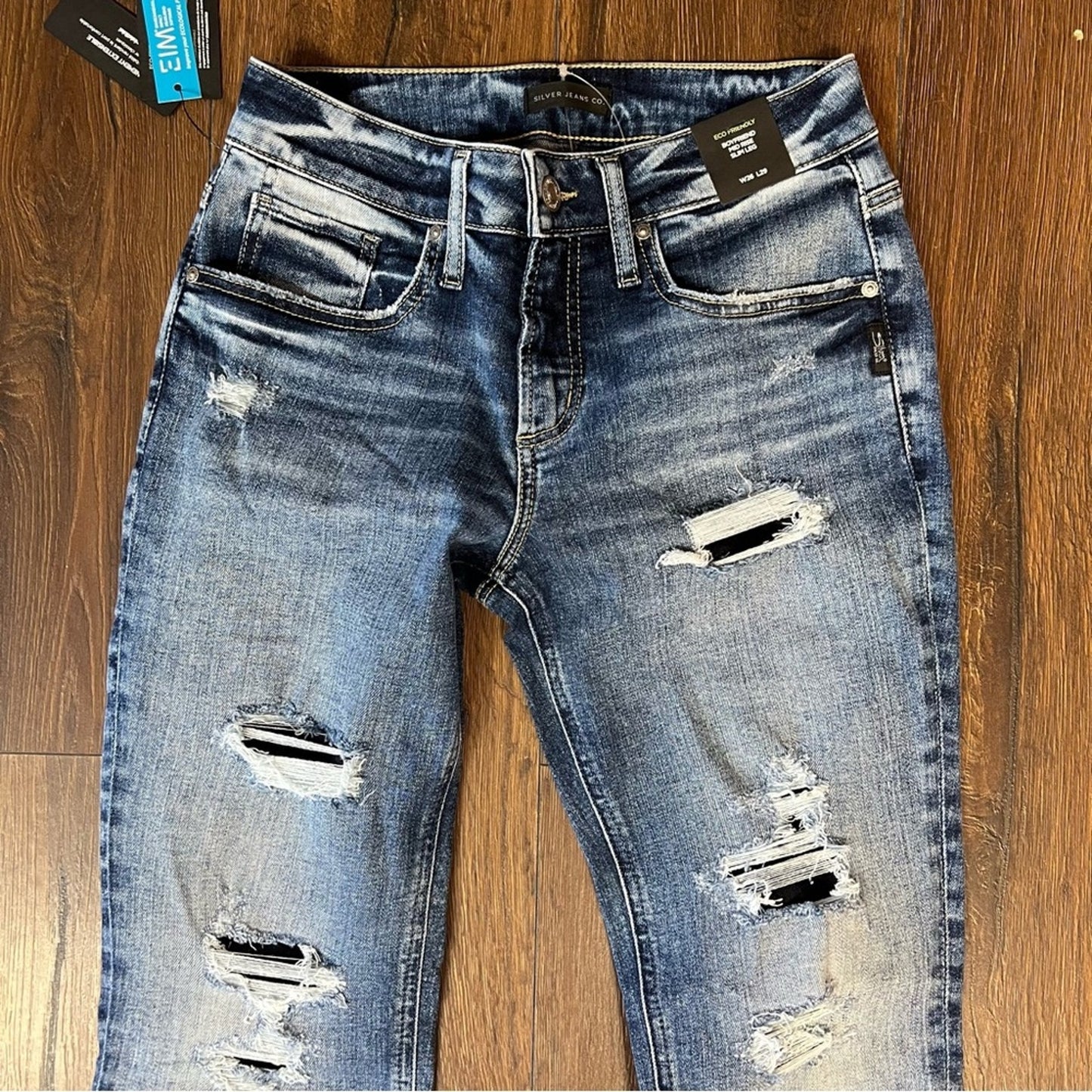 🆕 Silver Jean midrise slim leg boyfriend Jean
SZ 26/2