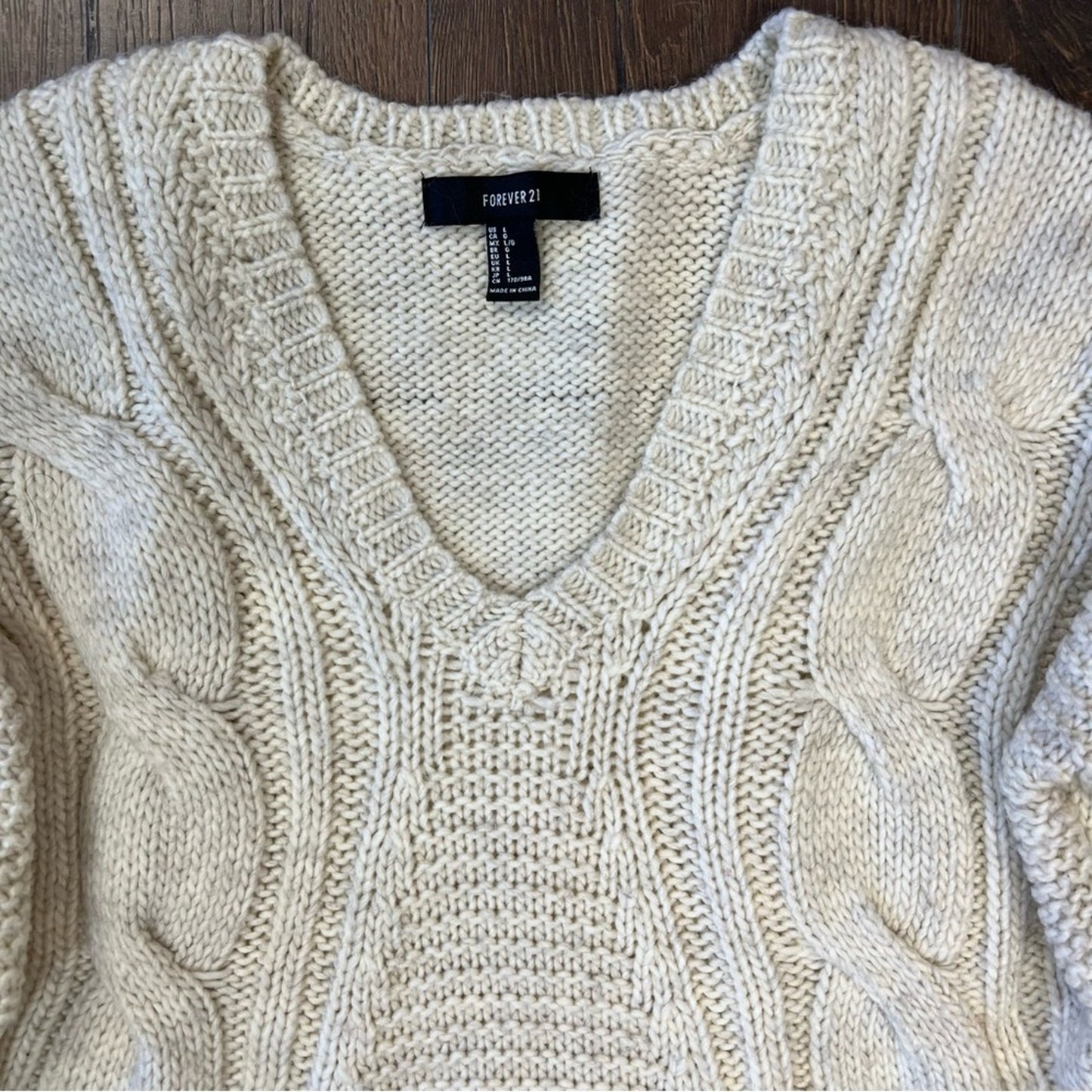 Forever 21 V-neck sweater SZ LG