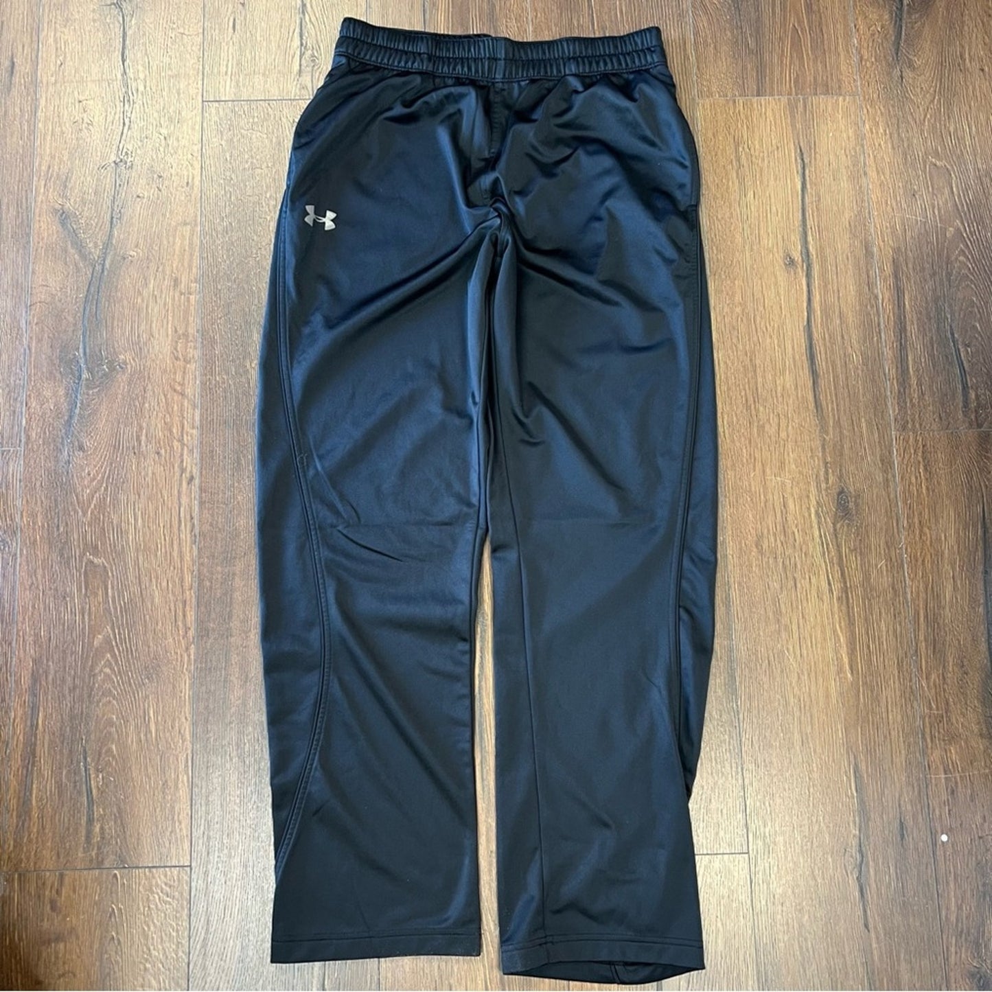 Men’s under Armour loose fit cold gear, drawstring pants SZ LG