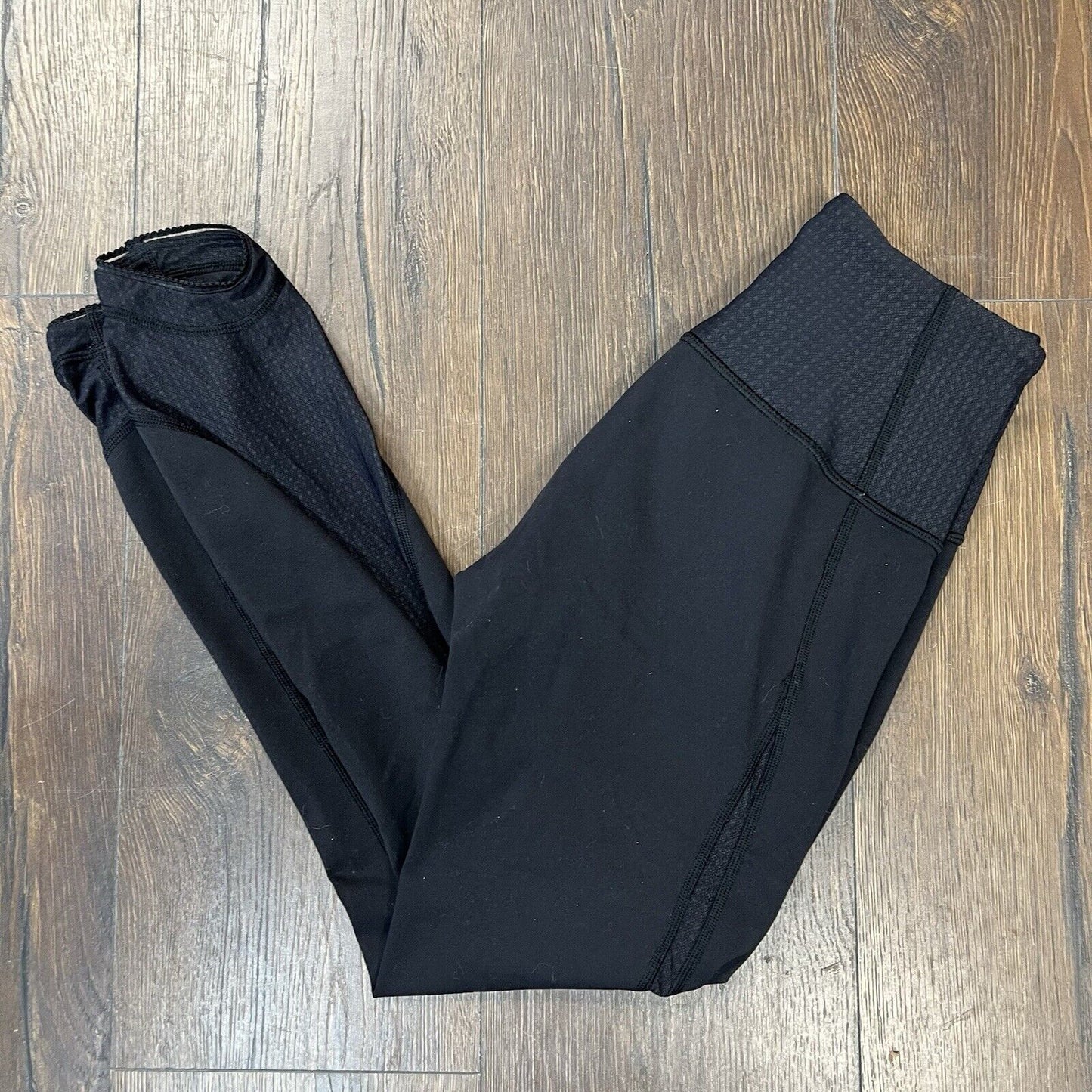 Lululemon Black pace rear 26” mesh leggings SZ 4