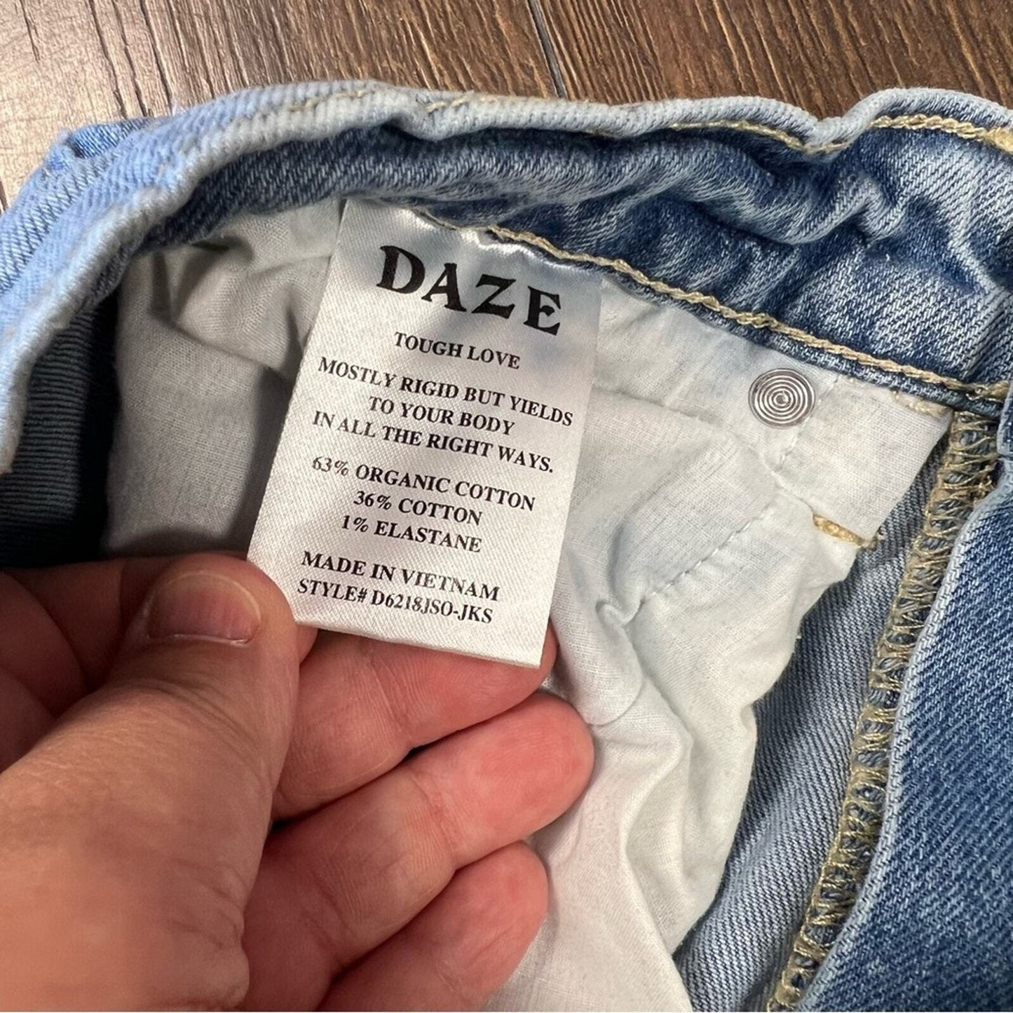 Daze denim go-getter light wash distressed flare jeans SZ 25/0