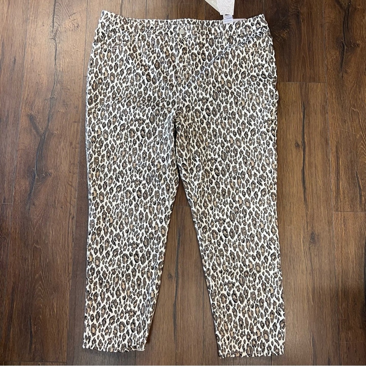 🆕 Chico’s SO SLIMMING Animal-Print Girlfriend Ankle Jeans SZ 4/20