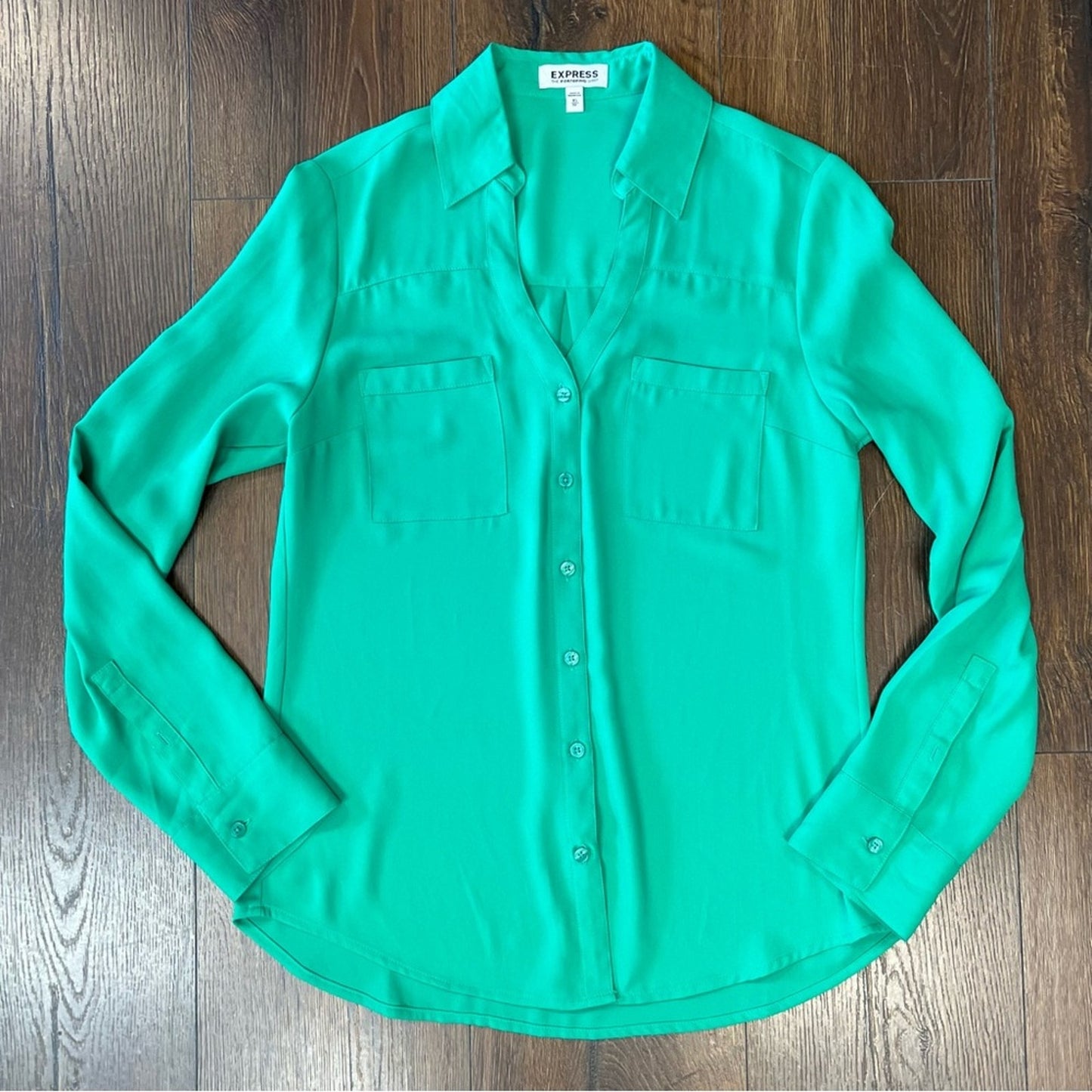 Express “the portfolio shirt” in green SZ XS