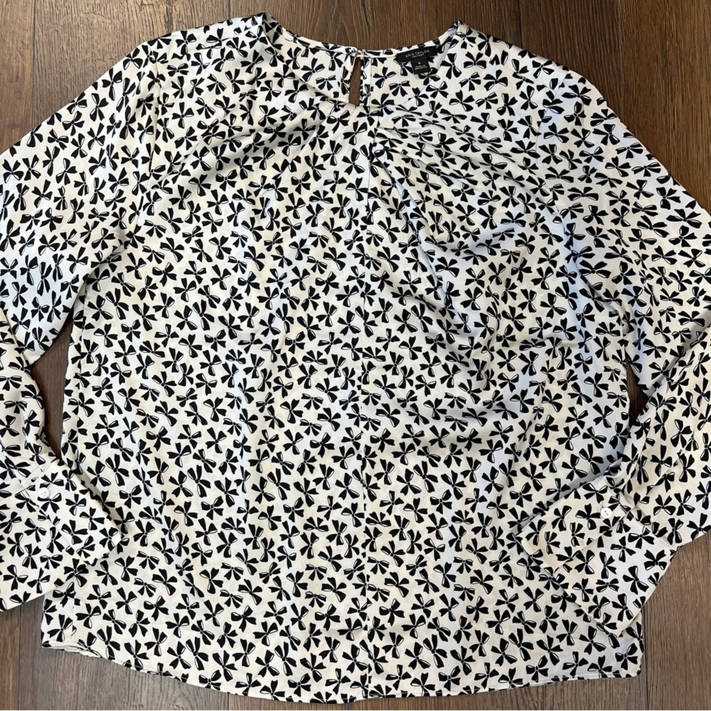Ann Taylor factory bow print blouse SZ MED