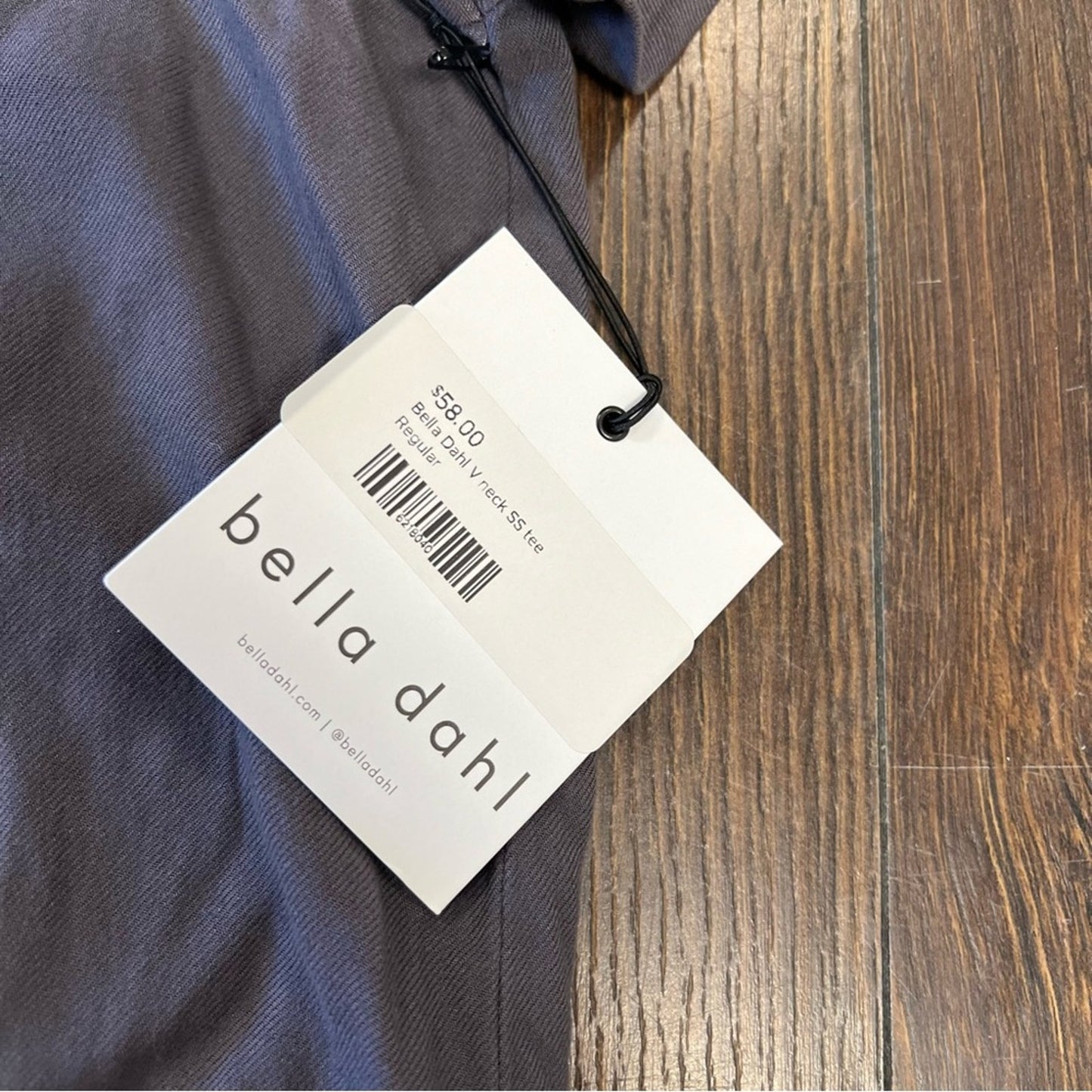🆕 Bella Dahl v neck tee SZ LG