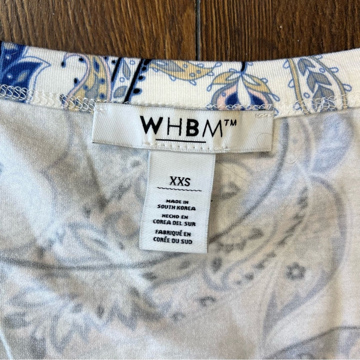 White House black market blue paisley tee SZ XXS