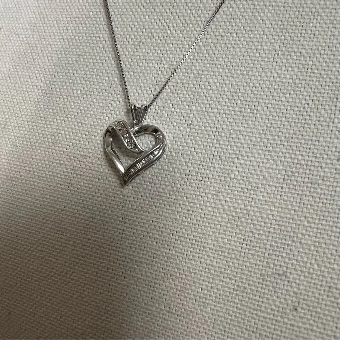 Sterling heart necklace
Stamped 925