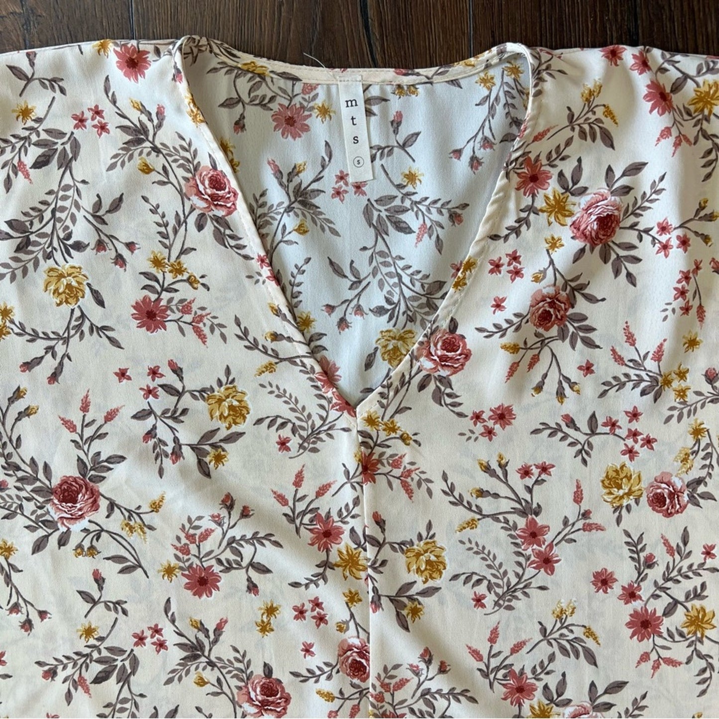 M T S floral V-neck blouse SZ SM