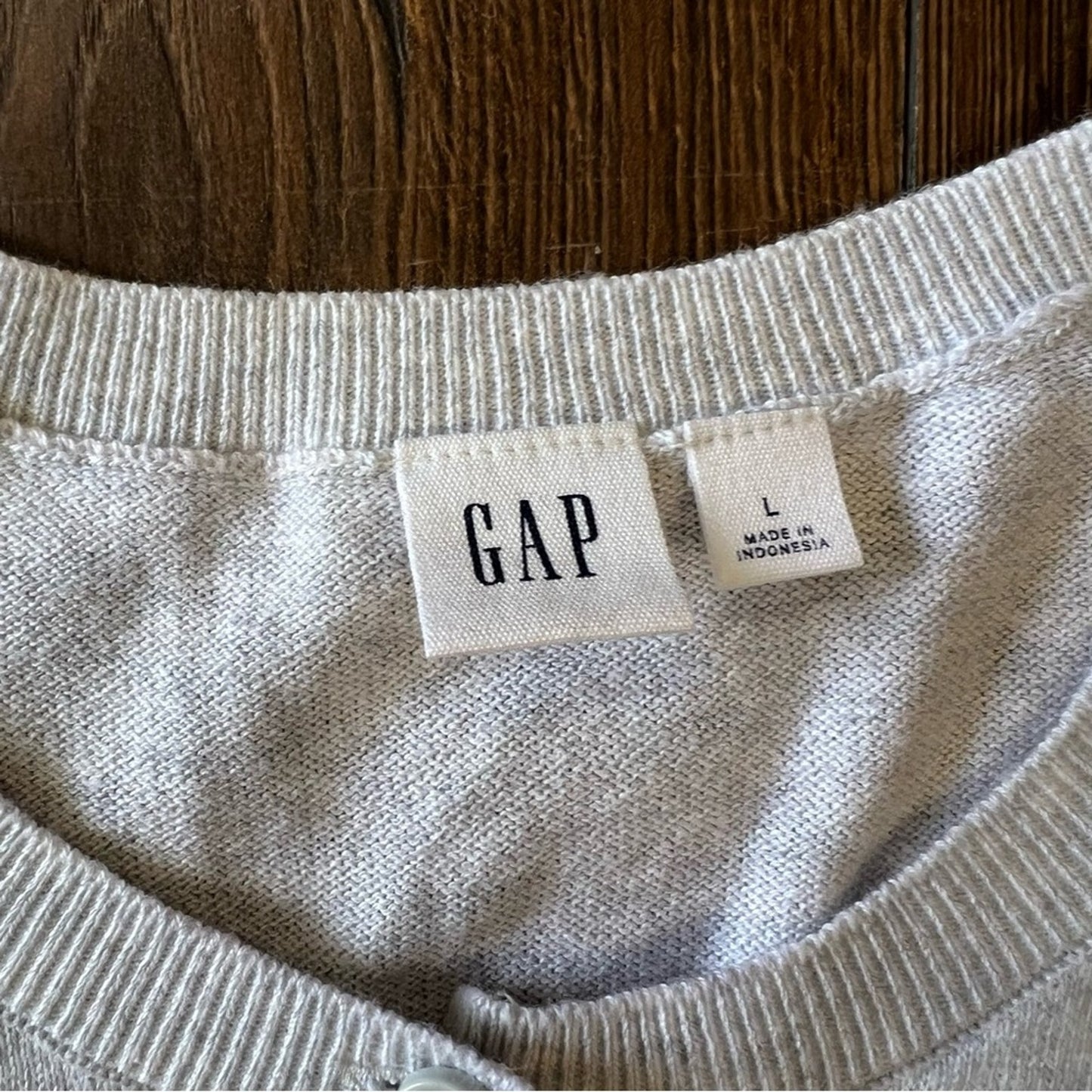 Gap knit, crewneck lightweight cardigan SZ LG
