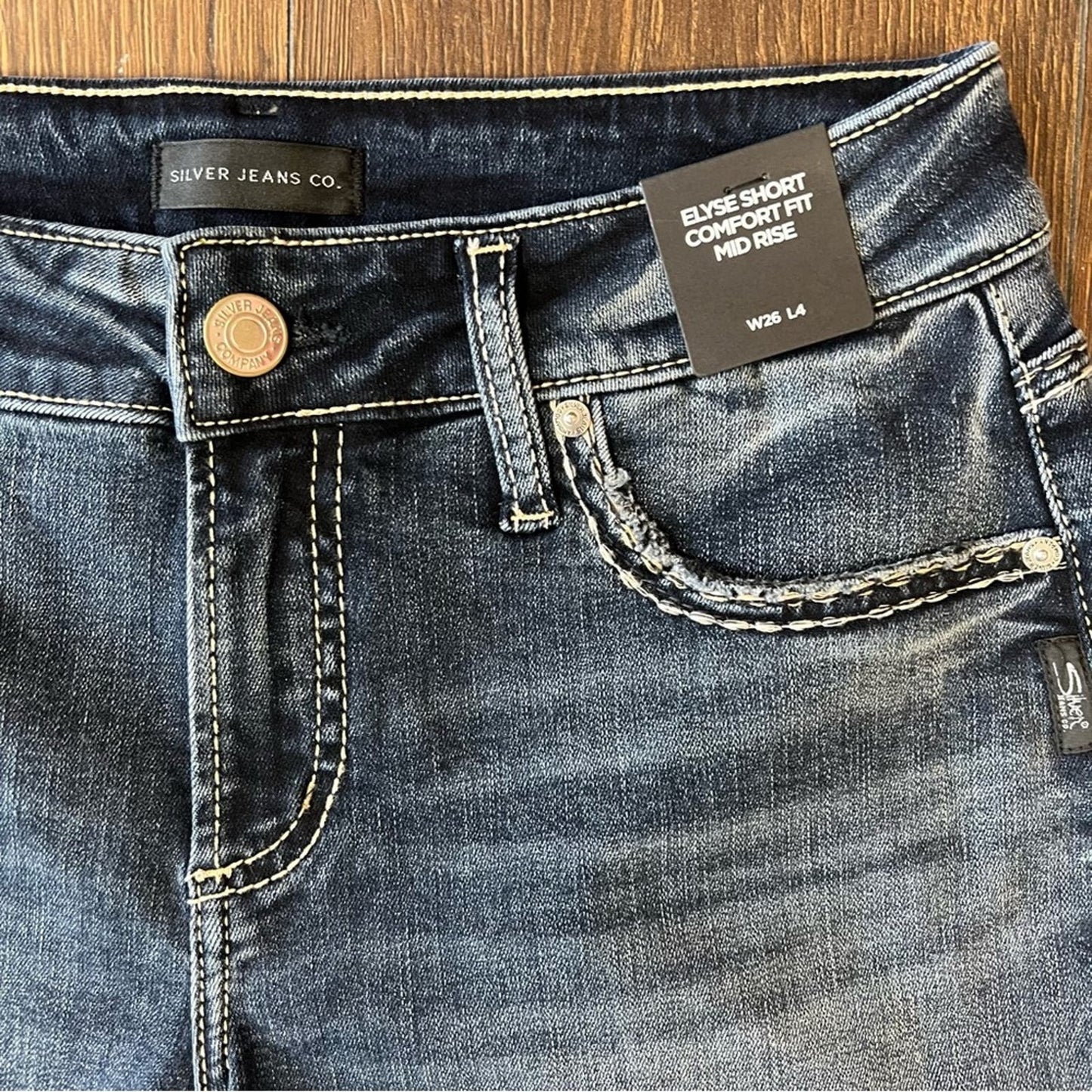 🆕 Silver Jean Elyse Mid Rise Short SZ 26/2