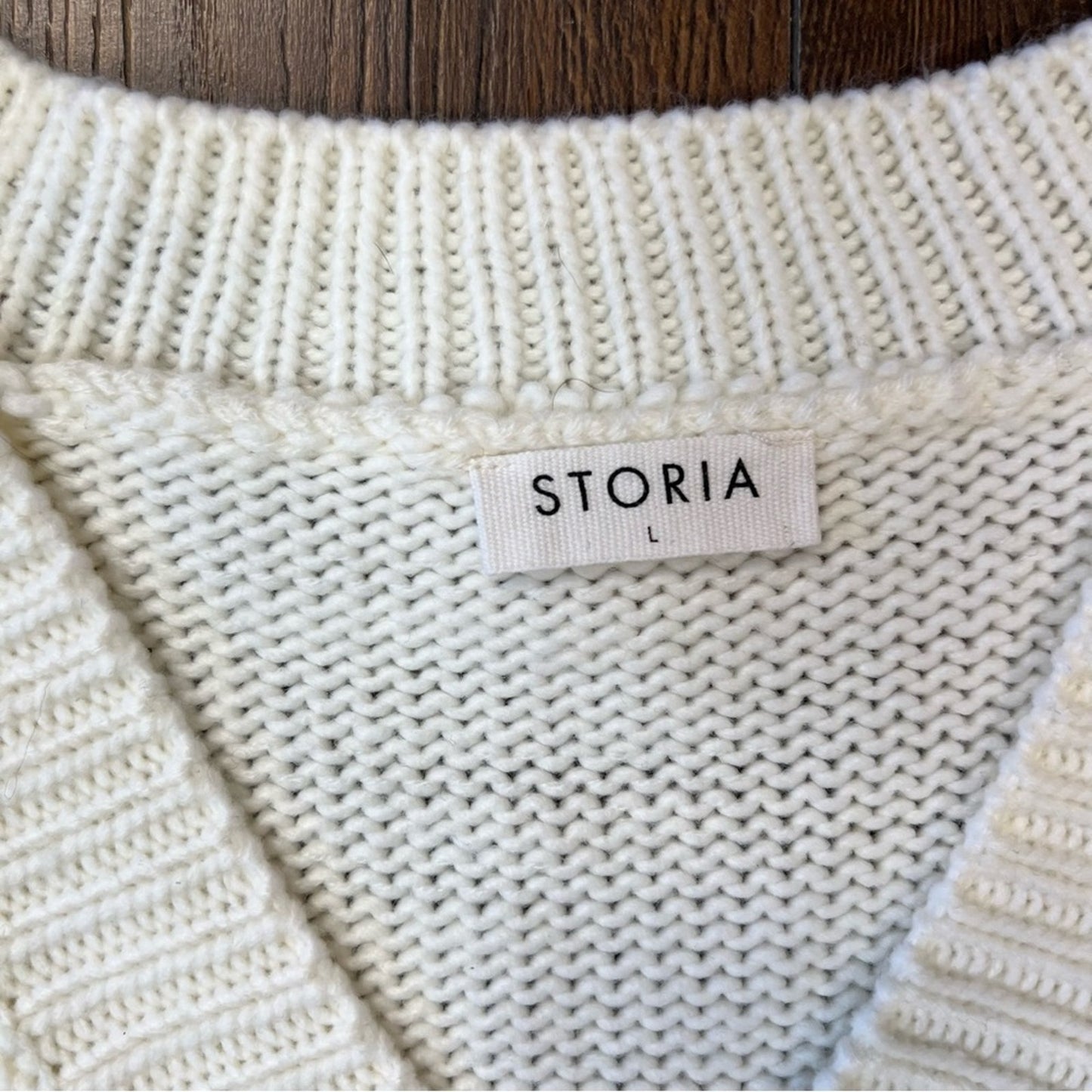 Storia lace trim V-neck sweater SZ LG