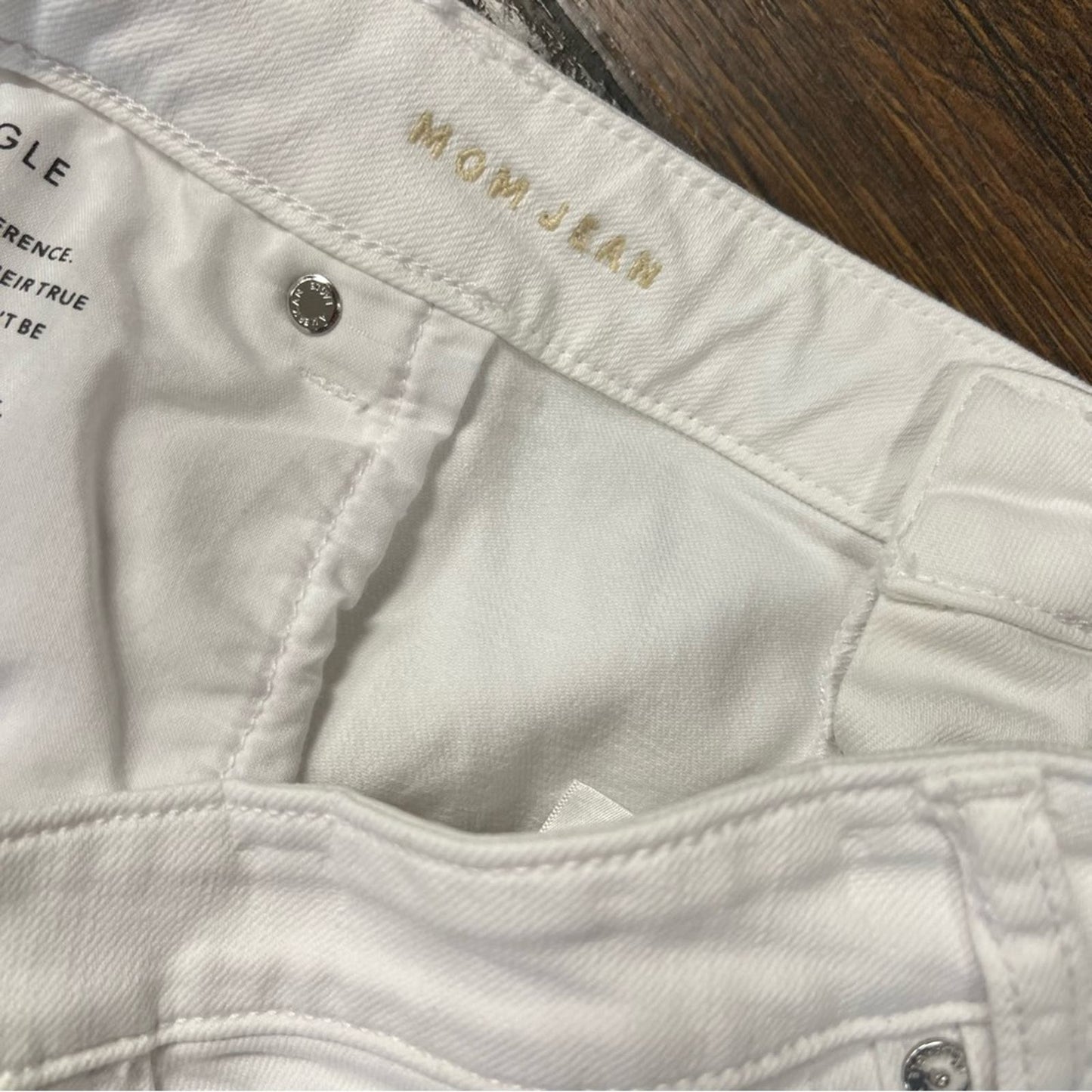 American Eagle white mom jeans SZ 22