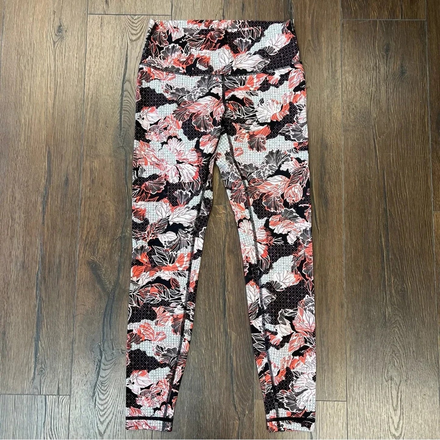 Lululemon Wunder Under Luxe‎ Lunar Spring Floral SZ 8