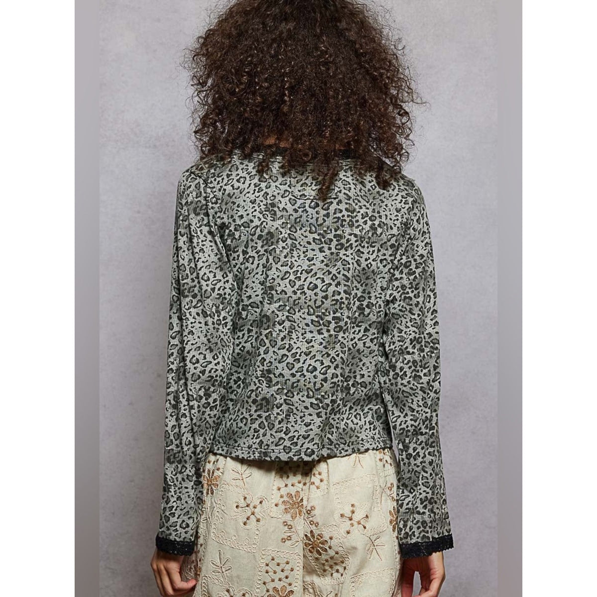 🆕 POL Leopard-Print Lace Trim Button Front Ribbed Top SZ MED