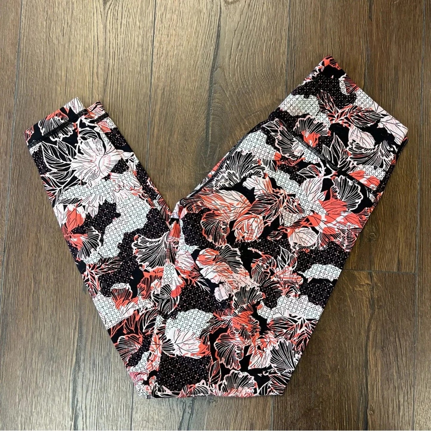 Lululemon Wunder Under Luxe‎ Lunar Spring Floral SZ 8