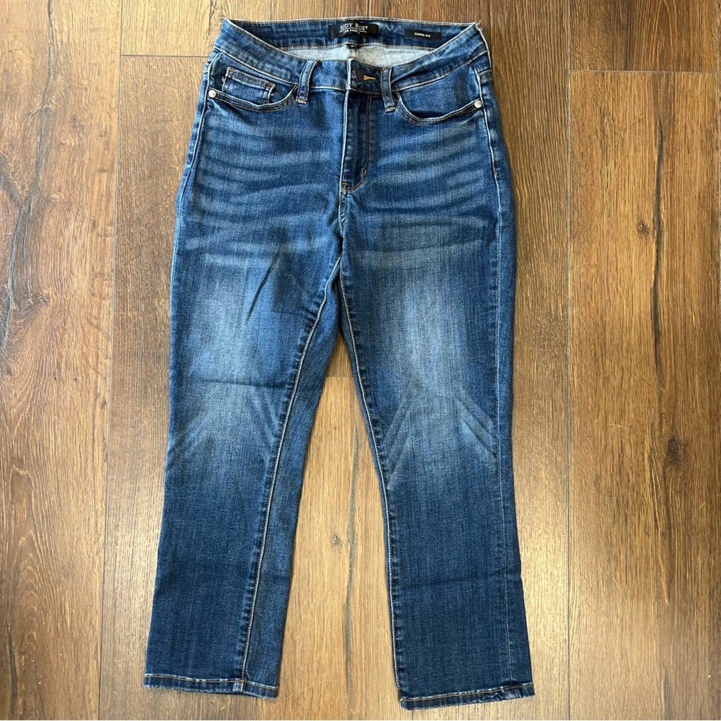 Judy Blue Mid Rise Capri SZ 27/4