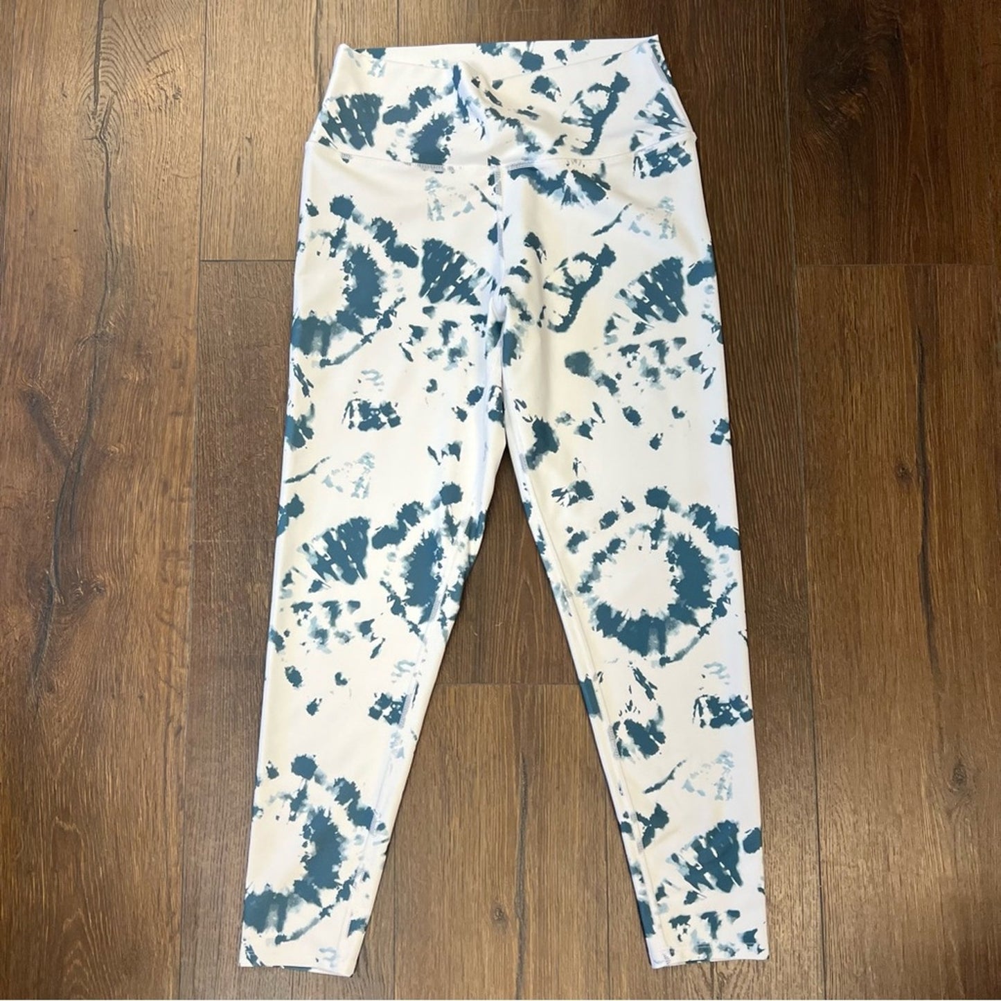 Soul Cycle blue tie-dye leggings SZ LG