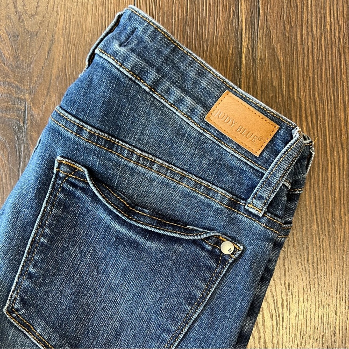 Judy Blue Mid Rise Capri SZ 27/4