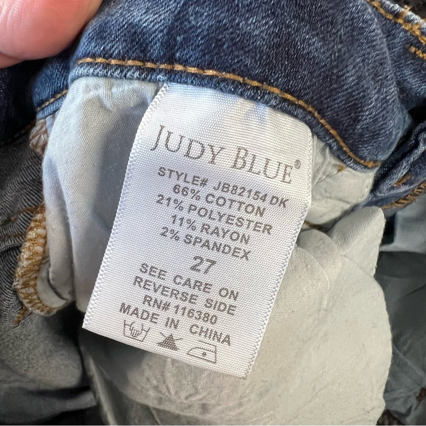 Judy Blue Mid Rise Capri SZ 27/4